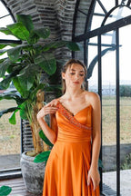 Hermoso vestido de fiesta de un solo hombro sin mangas con lentejuelas y abertura en forma de A