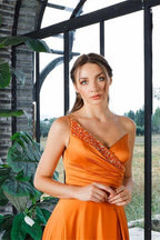 Hermoso vestido de fiesta de un solo hombro sin mangas con lentejuelas y abertura en forma de A