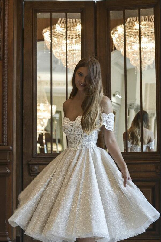 Hermoso vestido de novia corto de corte A con hombros descubiertos, apliques de encaje y purpurina