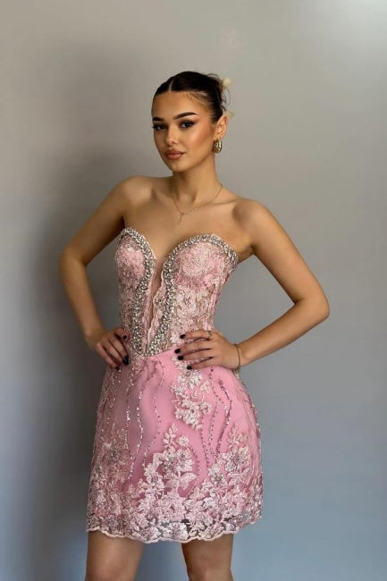 Hermosos vestidos de fiesta rosas sin mangas con escote corazón, de satén y encaje, con columna corta y apliques
