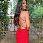 Wunderschönes kurzes rotes Spaghettiträger-Abendkleid aus Spitze ohne Ärmel