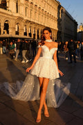 Schönes kurzes weißes schulterfreies Ballkleid Spitzen-Cocktailkleid mit Perlen