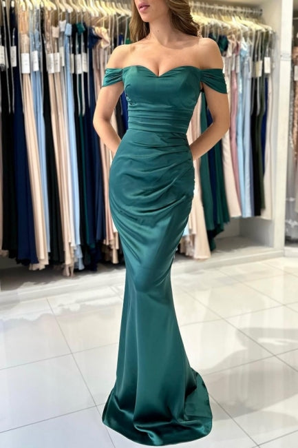 Hermosos vestidos de noche largos, sencillos, de corte sirena, sin mangas y con hombros descubiertos, en verde oscuro.