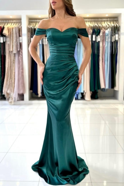 Hermosos vestidos de noche largos, sencillos, de corte sirena, sin mangas y con hombros descubiertos, en verde oscuro.