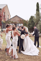 Hermoso vestido de novia sencillo blanco de corte A con abertura lateral