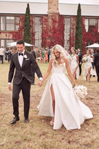 Hermoso vestido de novia sencillo blanco de corte A con abertura lateral