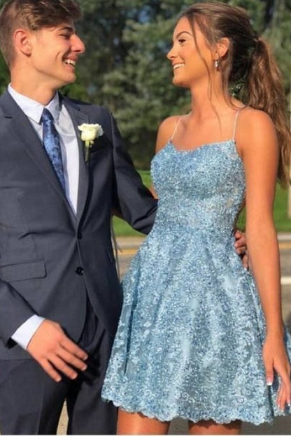 Wunderschönes kurzes A-Linien-Ballkleid mit Spaghettiträgern