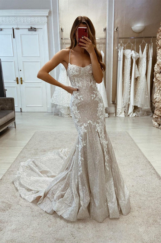 Wunderschönes Spaghettiträger Meerjungfrau Ärmelloses Glitzer Brautkleid mit Schleppe