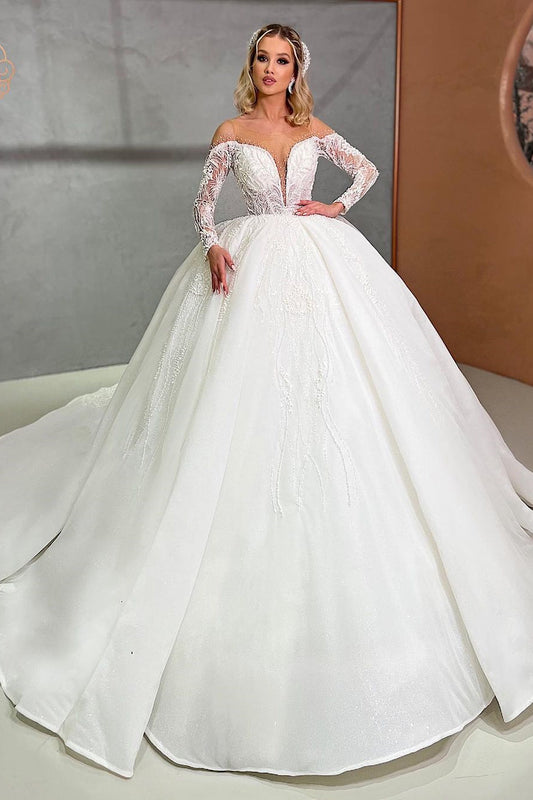 Hermoso vestido de novia de manga larga con escote corazón y cuentas