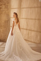Hermosos vestidos de novia largos de tul con escote en V y corte A sin mangas
