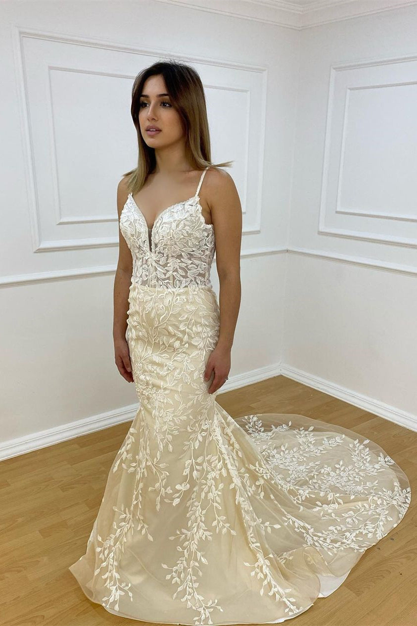 Wunderschönes ärmelloses Meerjungfrau-Brautkleid mit V-Ausschnitt und Spaghettiträgern und Spitze