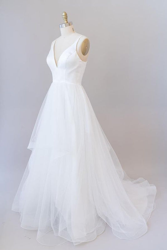 Wunderschönes langes weißes rückenfreies A-Linien-Brautkleid aus Tüll mit V-Ausschnitt