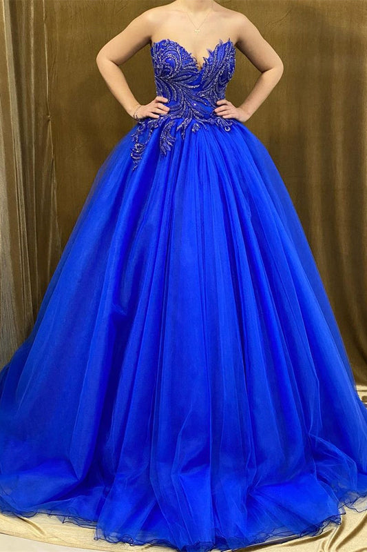 Wunderschönes trägerloses, ärmelloses Ballkleid mit Applikationen