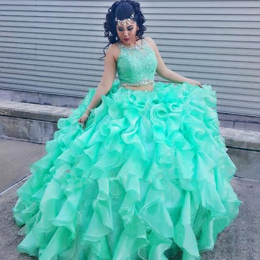 El mejor vestido de quinceañera de organza con dos piezas y joya.