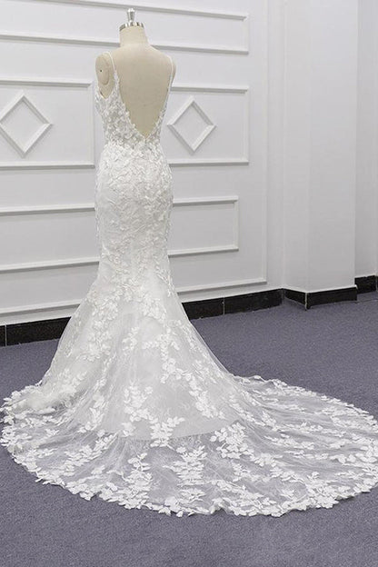 El mejor vestido de novia largo de sirena con tirantes finos y apliques de encaje