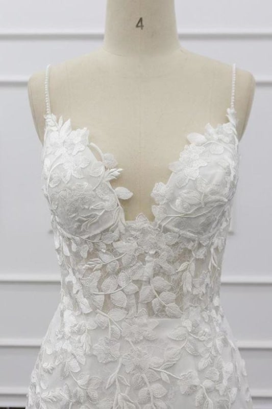 Los mejores vestidos de novia elegantes de corte sirena con apliques y tirantes finos