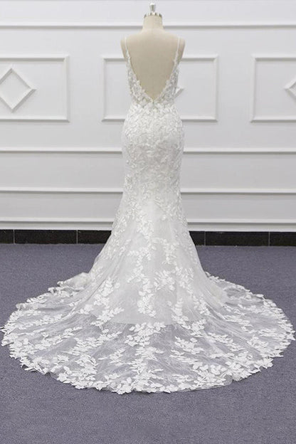 El mejor vestido de novia de corte sirena con apliques y tirantes finos