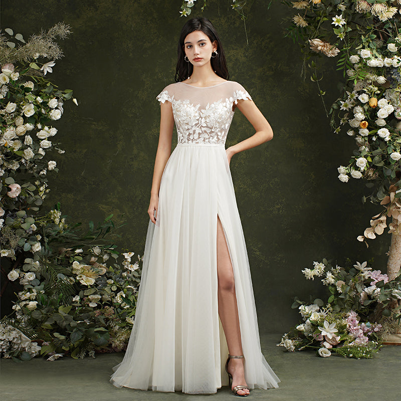 Vestidos de novia de gasa con encaje y escote en forma de A con abertura en el bajo.