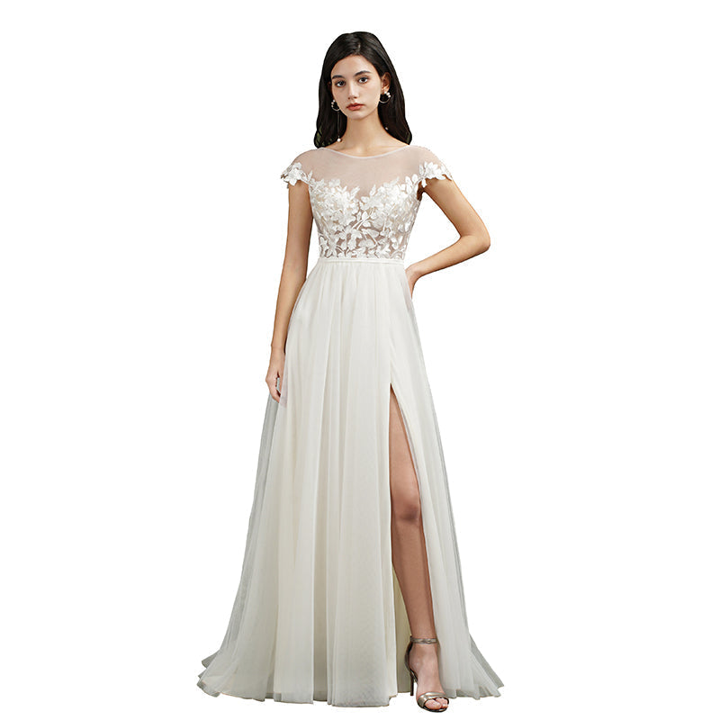 Vestidos de novia de gasa con encaje y escote en forma de A con abertura en el bajo.