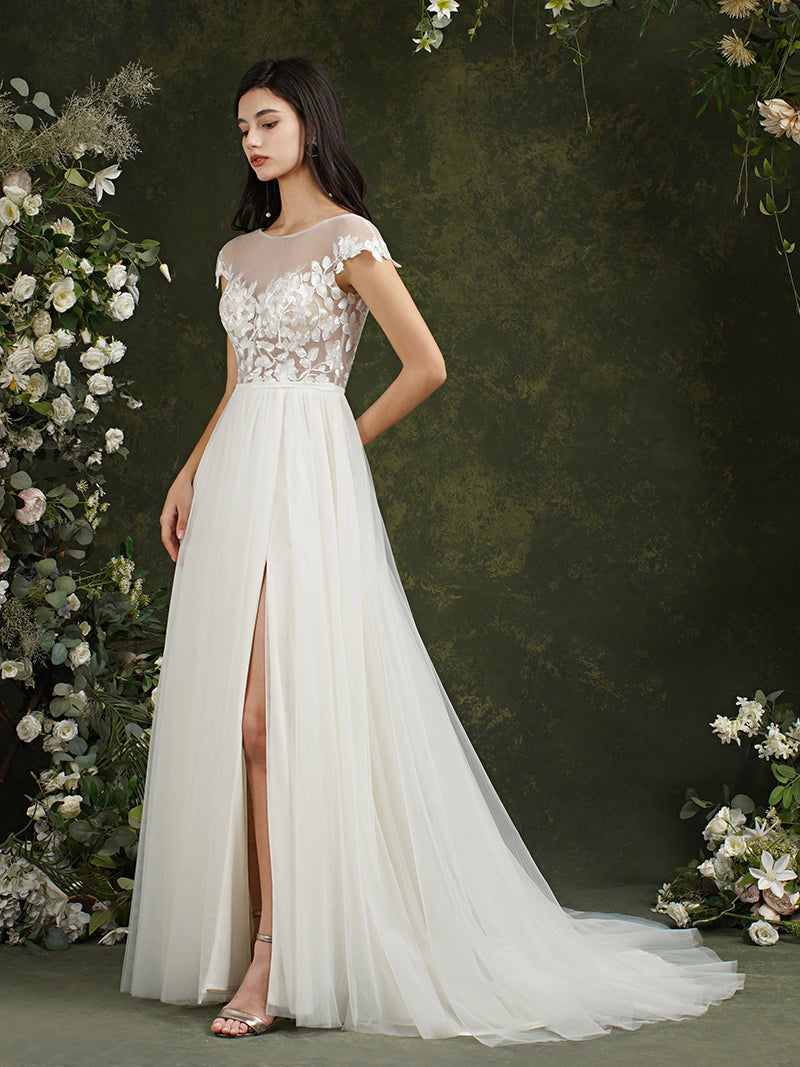 Vestidos de novia de gasa con encaje y escote en forma de A con abertura en el bajo.