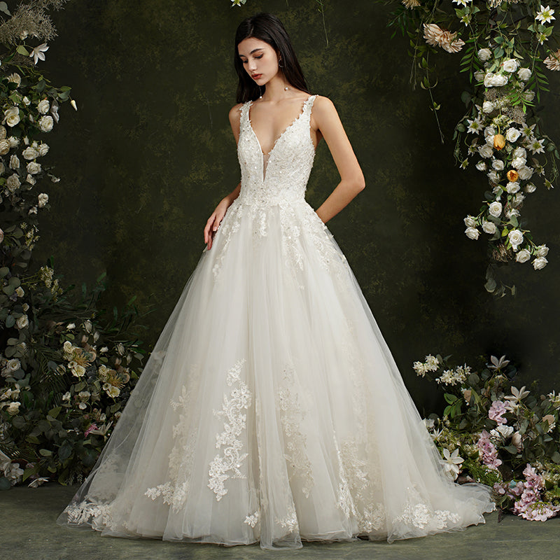 Vestidos de novia Biztunnel largos de corte A con escote en V, tul, encaje y espalda descubierta