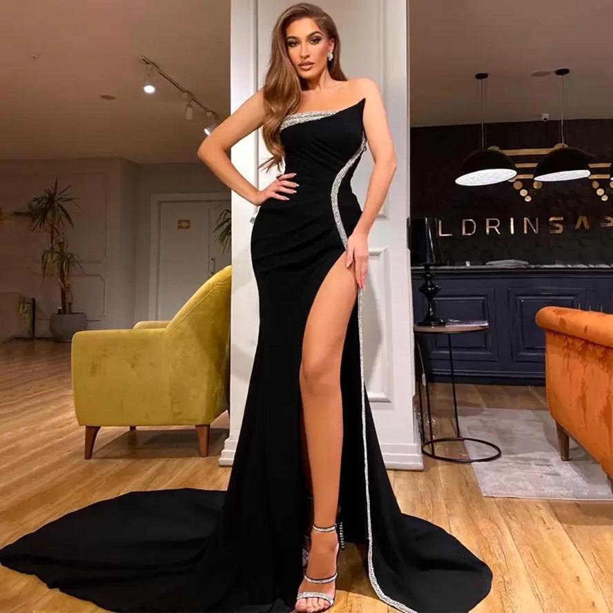 Vestido de noche elegante de sirena con lentejuelas, abertura alta, sin tirantes y color negro