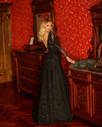 Vestido de fiesta negro largo de encaje con escote en V y mangas en forma de A