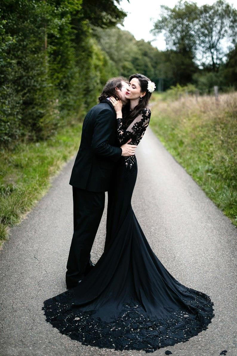 Vestido de novia sirena negro de manga larga con cola larga