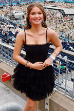 Schwarzes kurzes Homecoming-Kleid aus Tüll mit Spaghettiträgern
