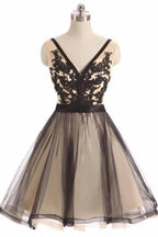 Vestido corto de fiesta con escote en V y tul negro con encaje PD067