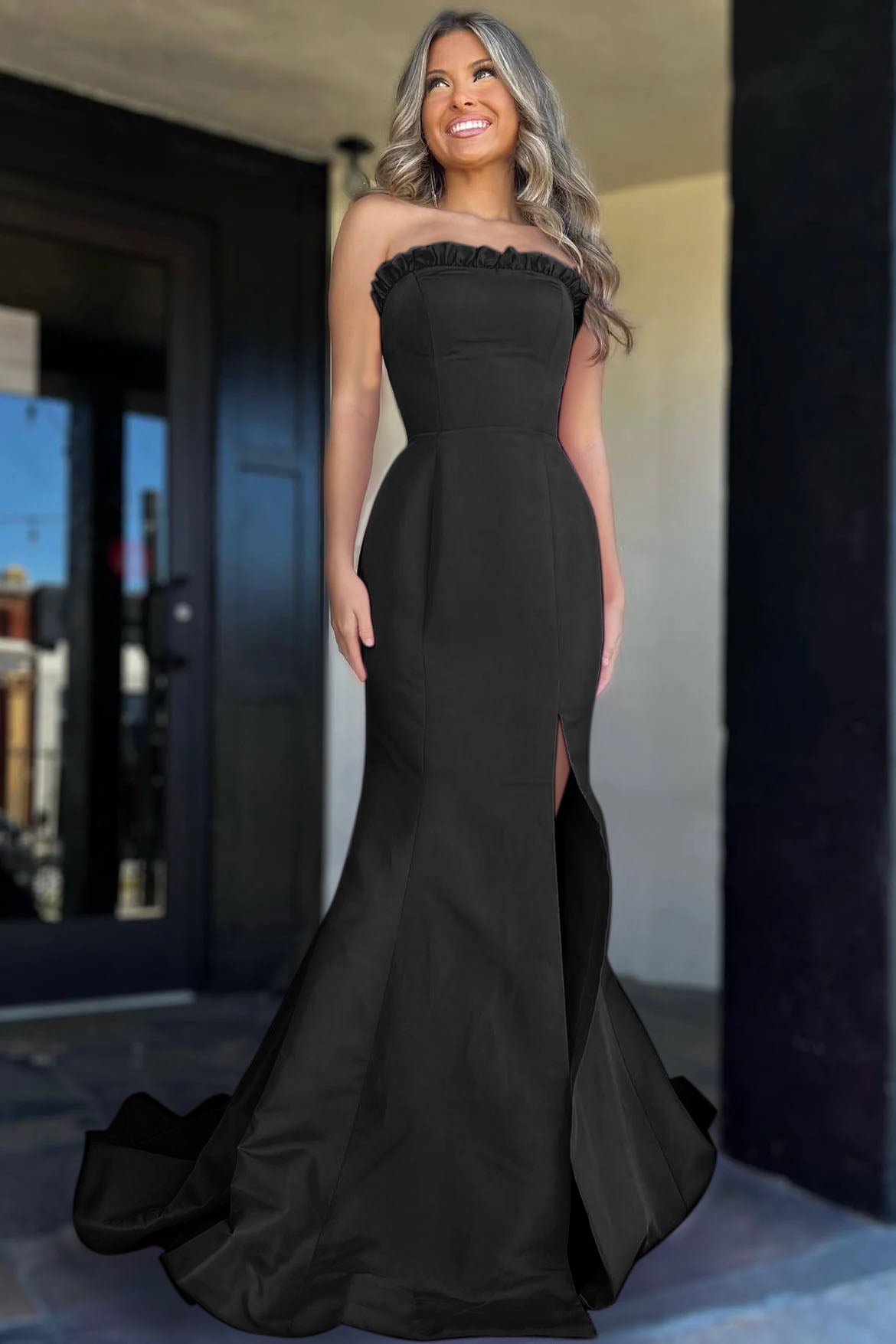 Denver | Trägerloses, langes Ballkleid im Meerjungfrauen-Stil mit Maganta-Rüschen
