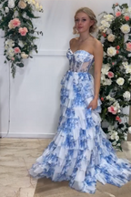 Tien | Vestido de fiesta largo con escote en forma de A y corsé de gasa con escote en forma de corazón y estampado floral azul