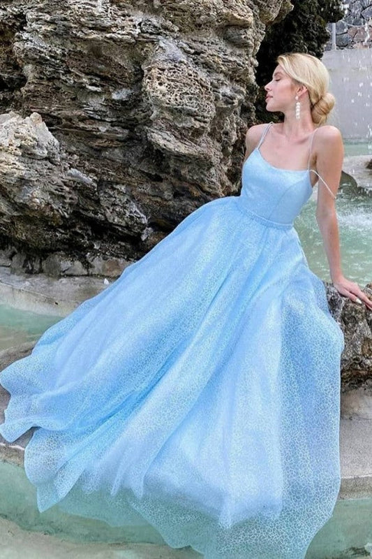 Vestido de fiesta largo azul de corte A con espalda descubierta de tul y lentejuelas