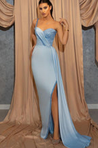 Vestido de fiesta azul largo de corte A con un solo hombro y escote en forma de corazón con abertura