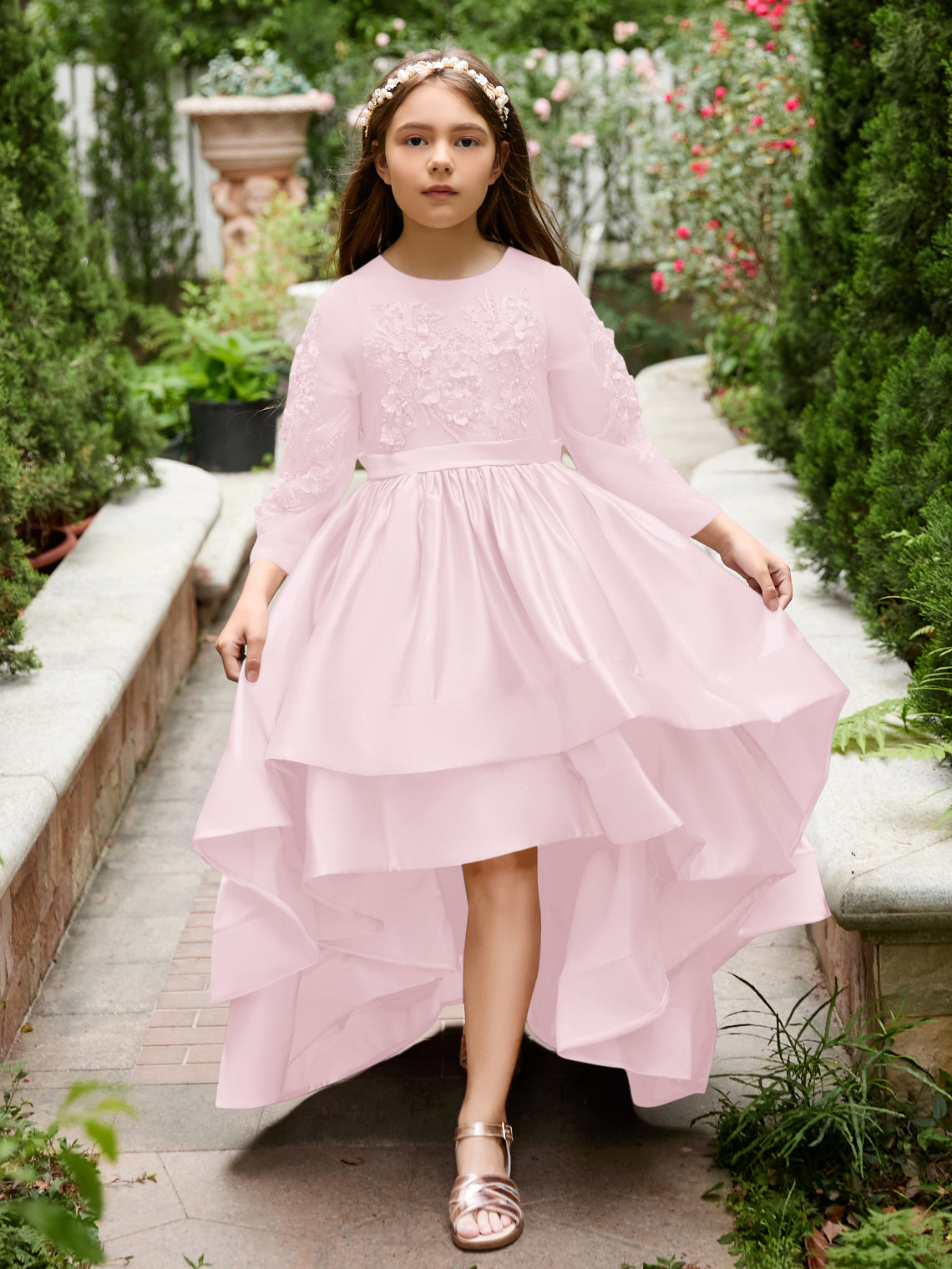 Asymmetrisches Blumenmädchenkleid aus Satin in A-Linie 