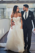 Vestidos de novia bohemios de tul con hombros descubiertos y encaje