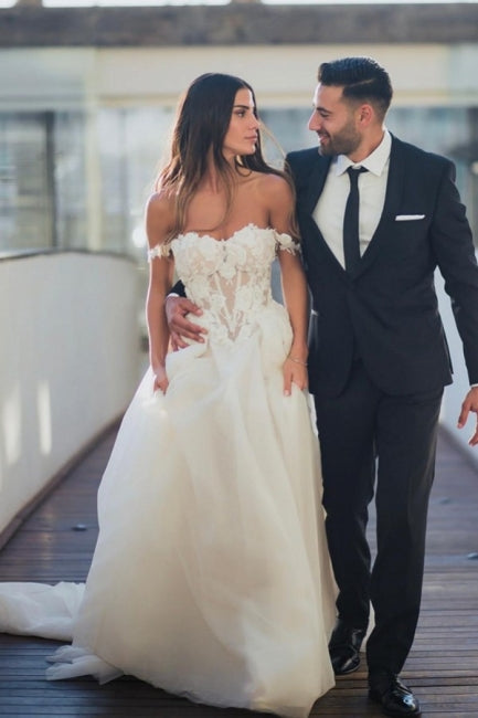 Vestidos de novia bohemios de tul con hombros descubiertos y encaje