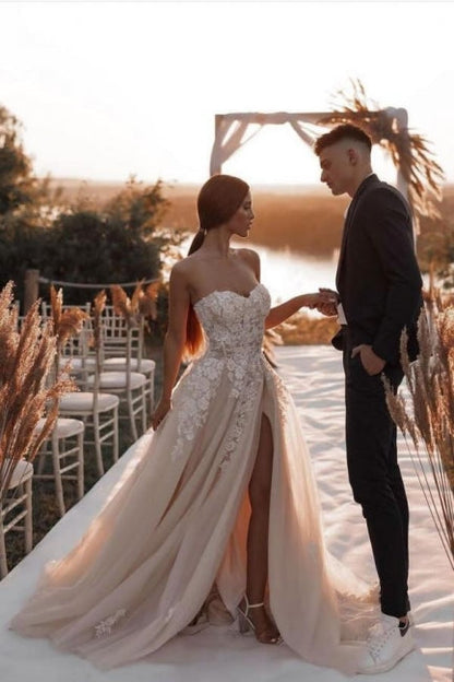 Vestidos de novia de tul sin mangas con encaje, corte A, estilo bohemio champán y abertura