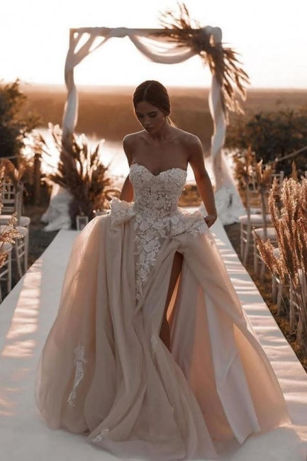 Vestidos de novia de tul sin mangas con encaje, corte A, estilo bohemio champán y abertura