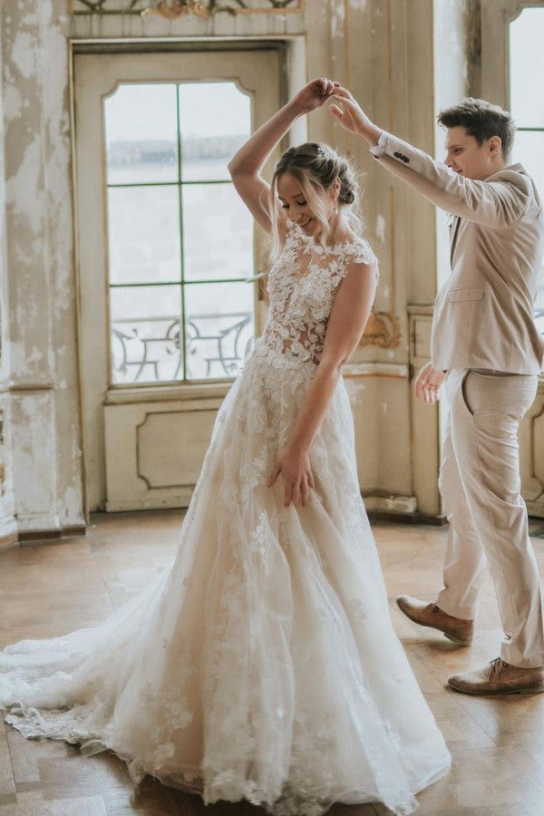 Vestido de novia bohemio largo de tul con corte en A y apliques de encaje