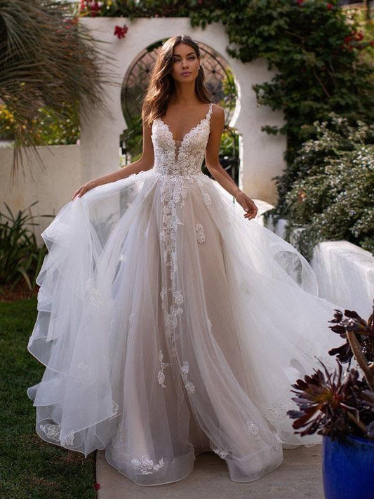 Vestidos de novia bohemios largos de corte A con escote en V, tirantes finos, espalda descubierta y encaje de tul