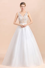 Vestido de novia bohemio largo de corte A con escote en V, tirantes finos, apliques de tul y encaje