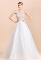 Vestido de novia bohemio largo de corte A con escote en V, tirantes finos, apliques de tul y encaje