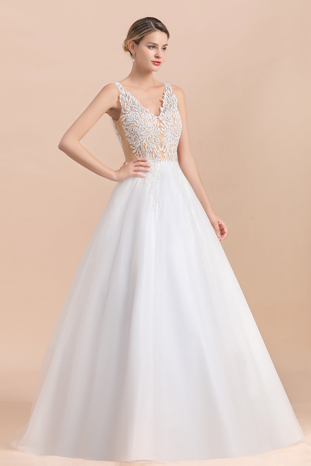 Vestido de novia bohemio largo de corte A con escote en V, tirantes finos, apliques de tul y encaje