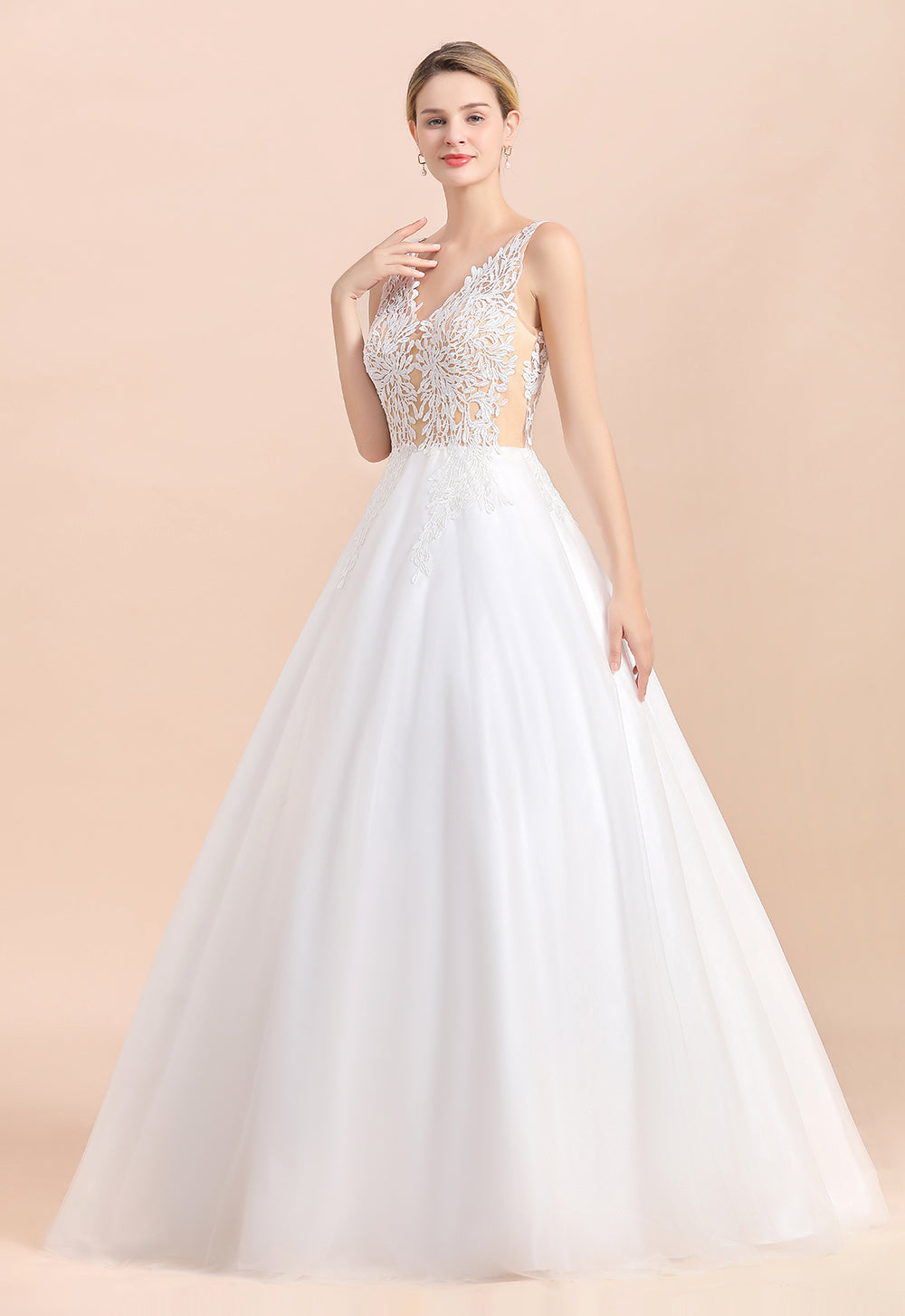 Vestido de novia bohemio largo de corte A con escote en V, tirantes finos, apliques de tul y encaje