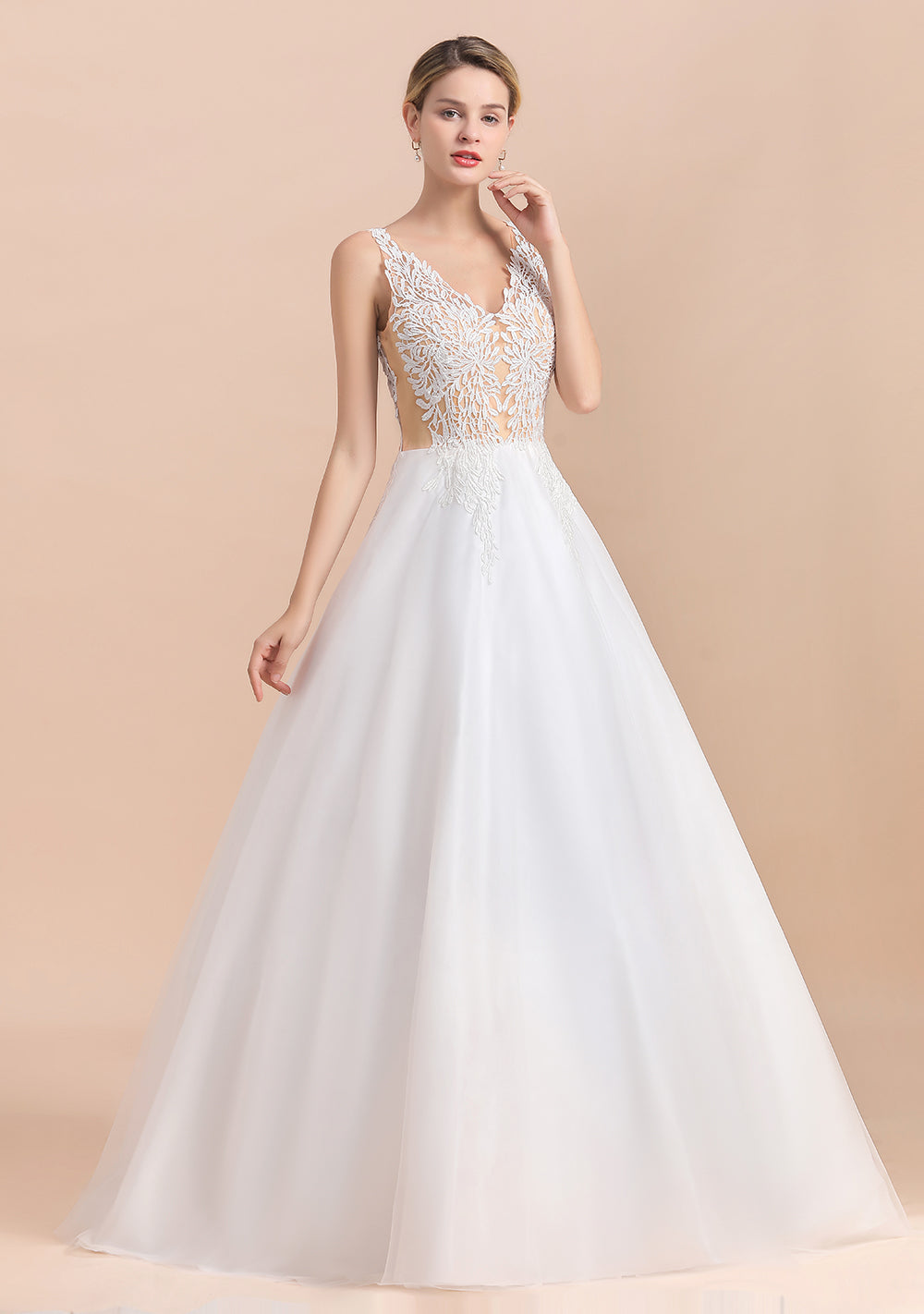Vestido de novia bohemio largo de corte A con escote en V, tirantes finos, apliques de tul y encaje
