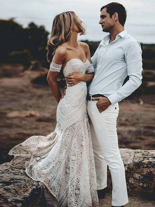 Vestidos de novia bohemios largos de sirena con escote corazón y encaje color marfil