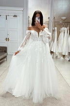 Boho Langes weißes A-Linien-Brautkleid mit schulterfreier Spitze und langen Ärmeln