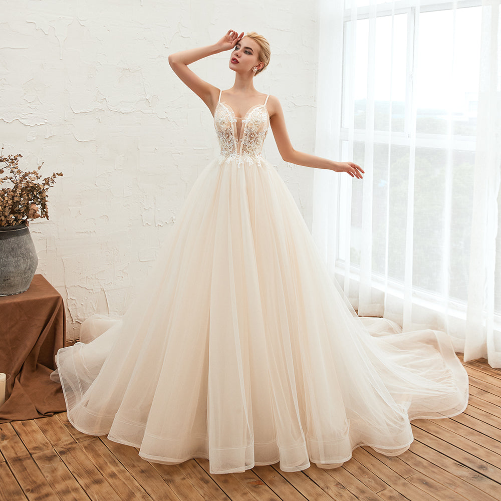 Vestido de novia bohemio de tul con tirantes finos color marfil