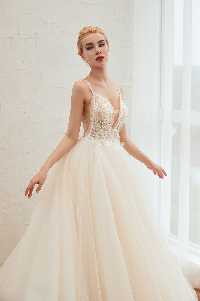 Vestido de novia bohemio de tul con tirantes finos color marfil